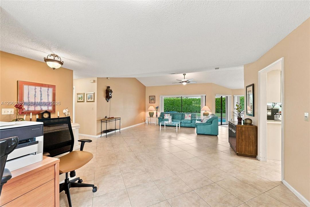 En Venta: $719,000 (4 camas, 2 baños, 2118 Pies cuadrados)