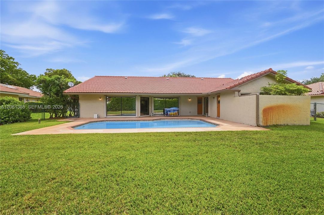 En Venta: $719,000 (4 camas, 2 baños, 2118 Pies cuadrados)