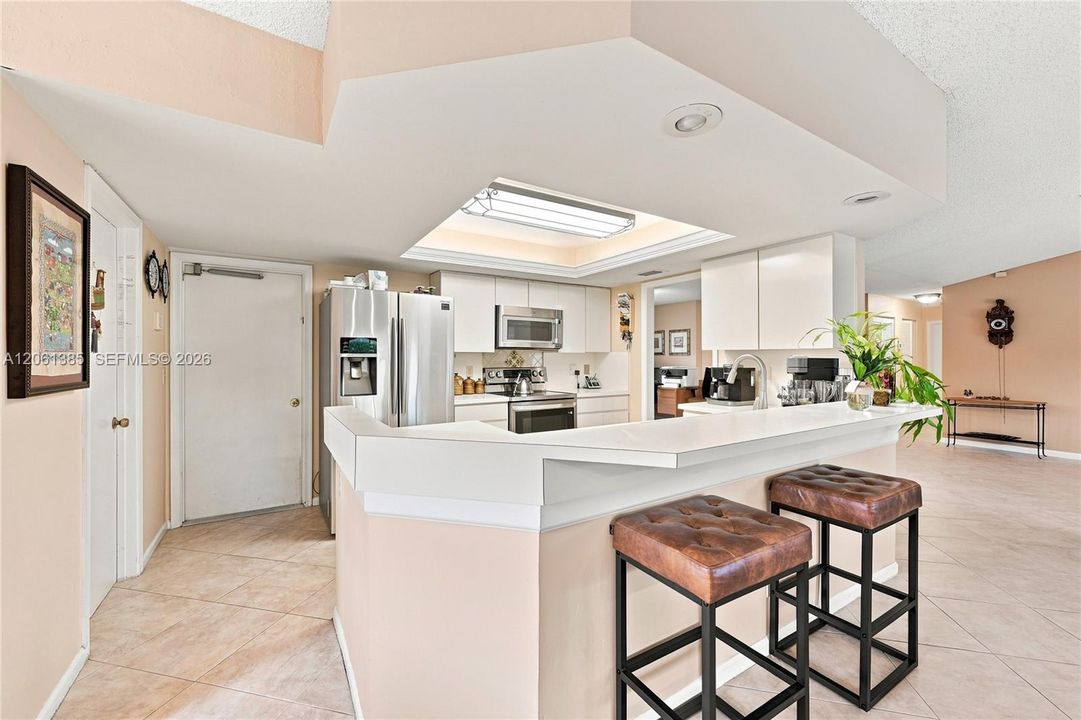 En Venta: $719,000 (4 camas, 2 baños, 2118 Pies cuadrados)