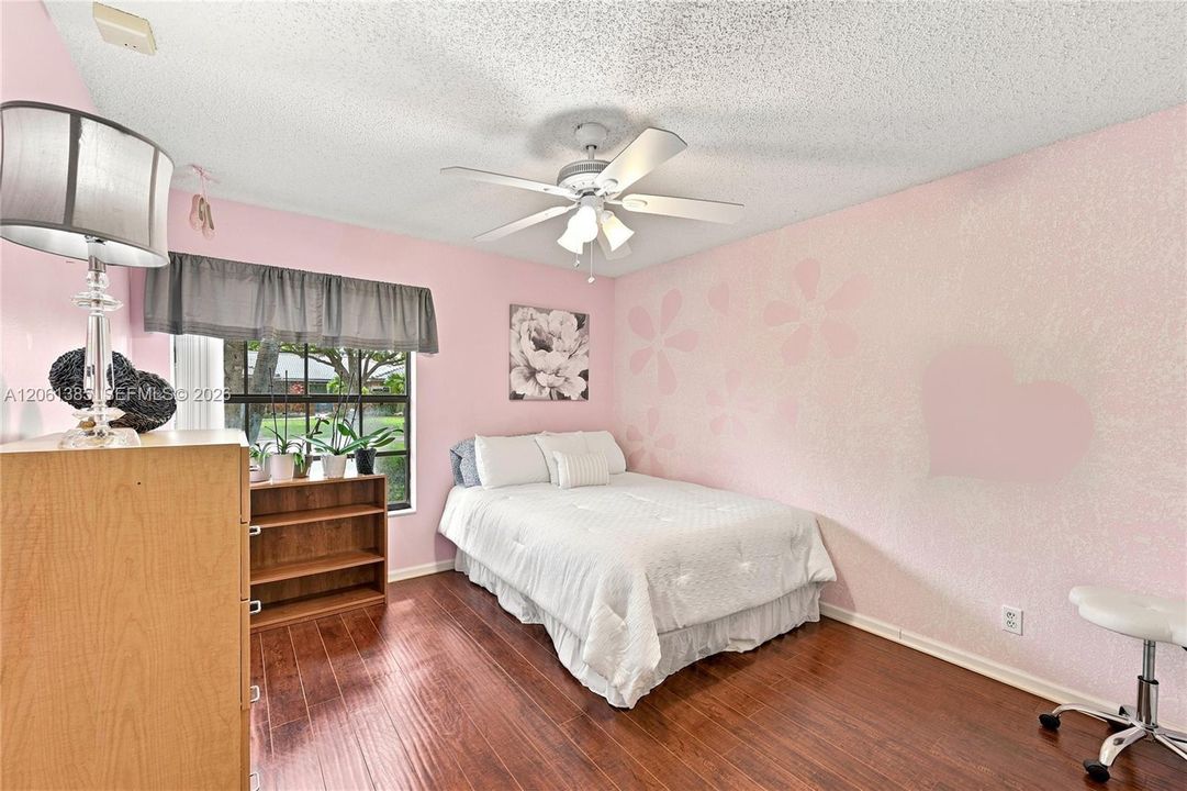 En Venta: $719,000 (4 camas, 2 baños, 2118 Pies cuadrados)