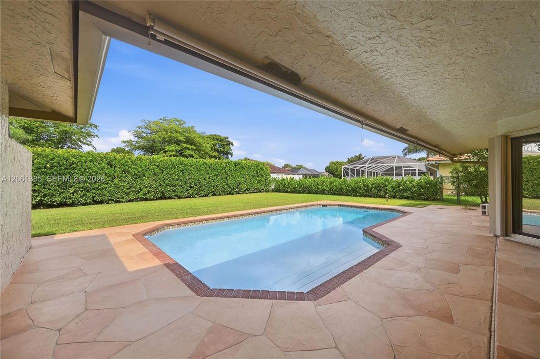 En Venta: $719,000 (4 camas, 2 baños, 2118 Pies cuadrados)