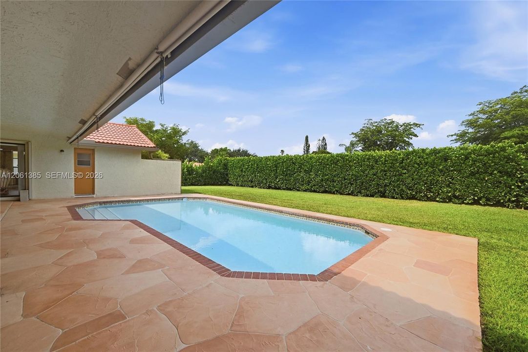 En Venta: $719,000 (4 camas, 2 baños, 2118 Pies cuadrados)