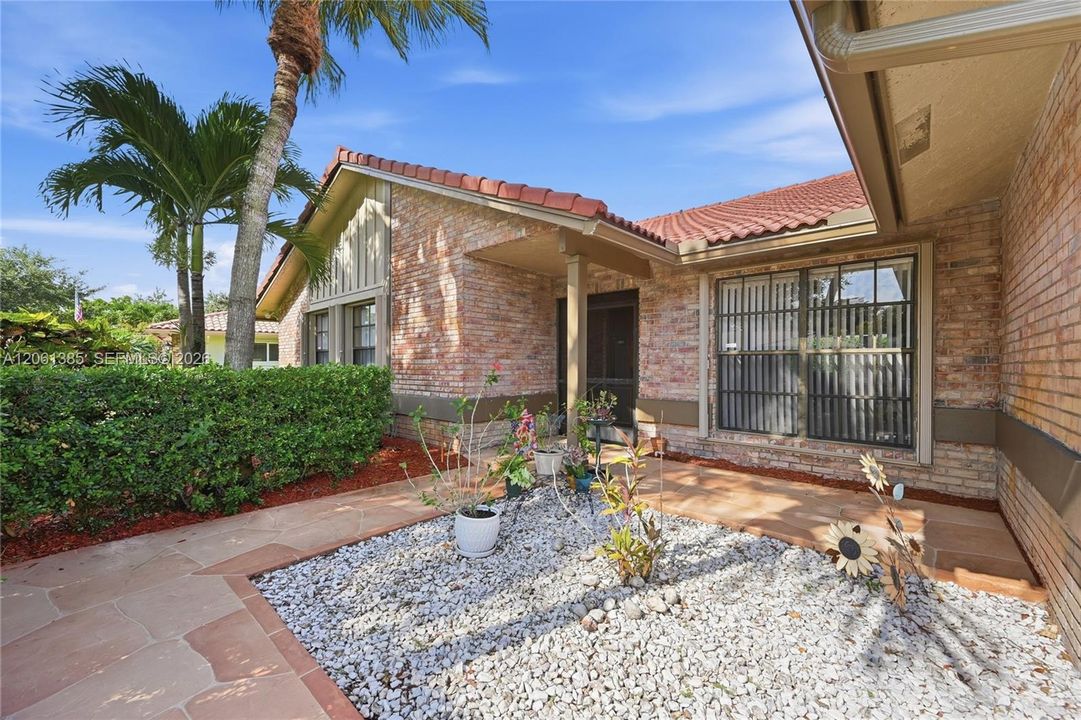 En Venta: $719,000 (4 camas, 2 baños, 2118 Pies cuadrados)