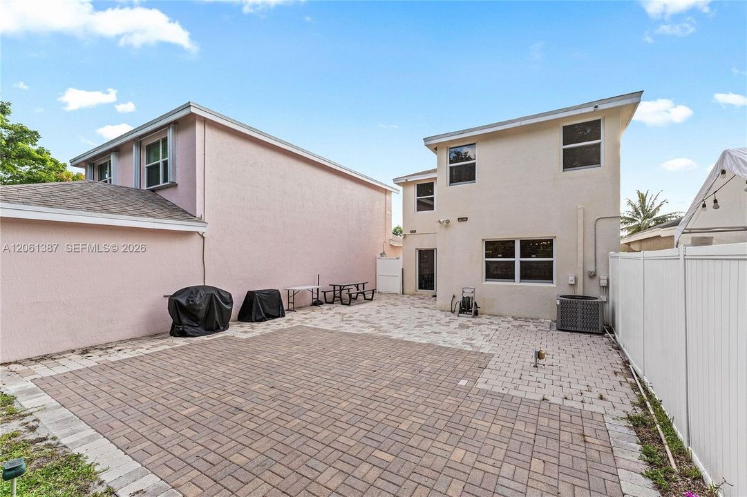 На продажу: $575,000 (4 спален, 2 ванн, 1810 Квадратных фут)