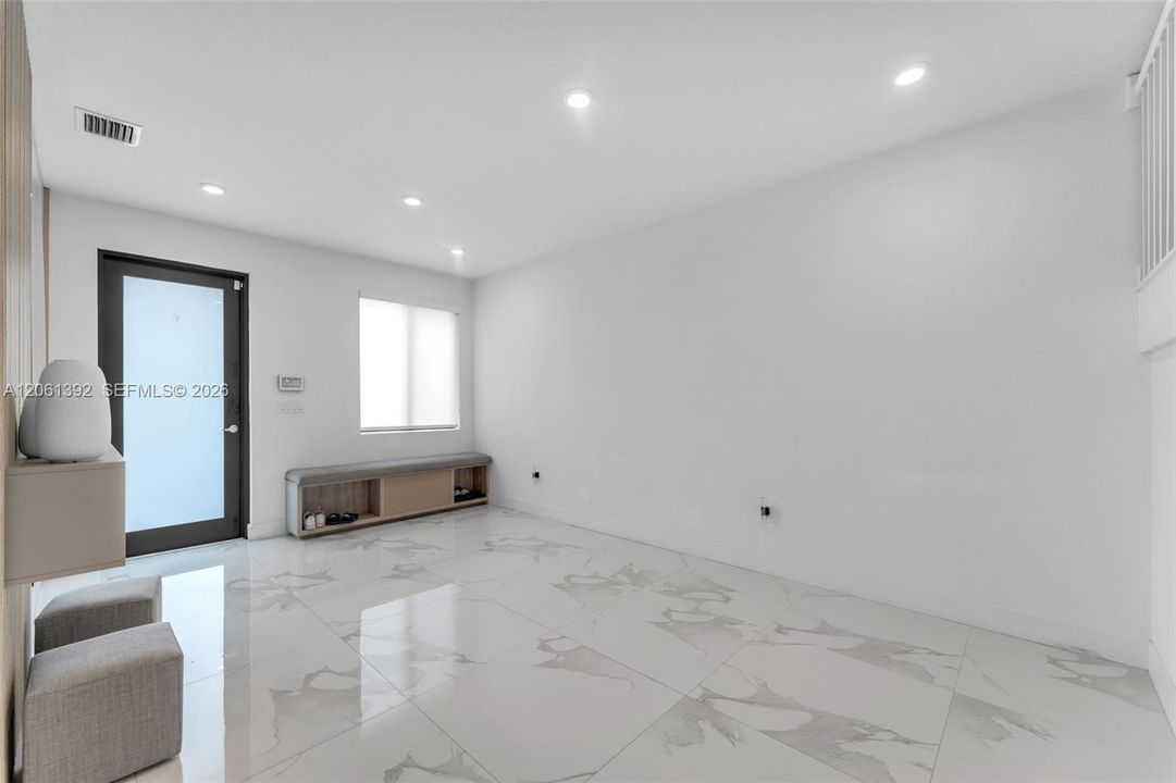 En Venta: $615,000 (3 camas, 3 baños, 1824 Pies cuadrados)