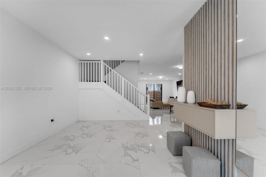 En Venta: $615,000 (3 camas, 3 baños, 1824 Pies cuadrados)