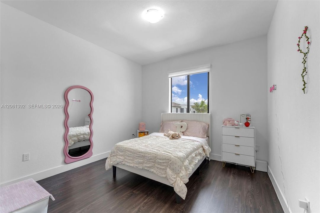 En Venta: $615,000 (3 camas, 3 baños, 1824 Pies cuadrados)
