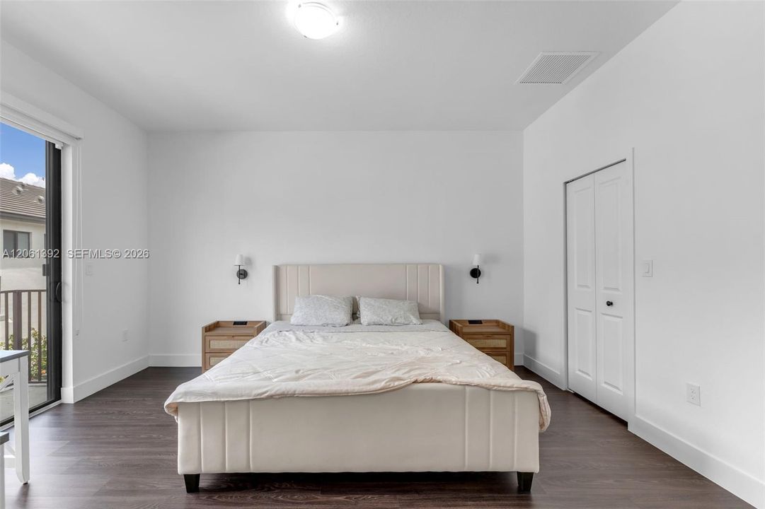En Venta: $615,000 (3 camas, 3 baños, 1824 Pies cuadrados)