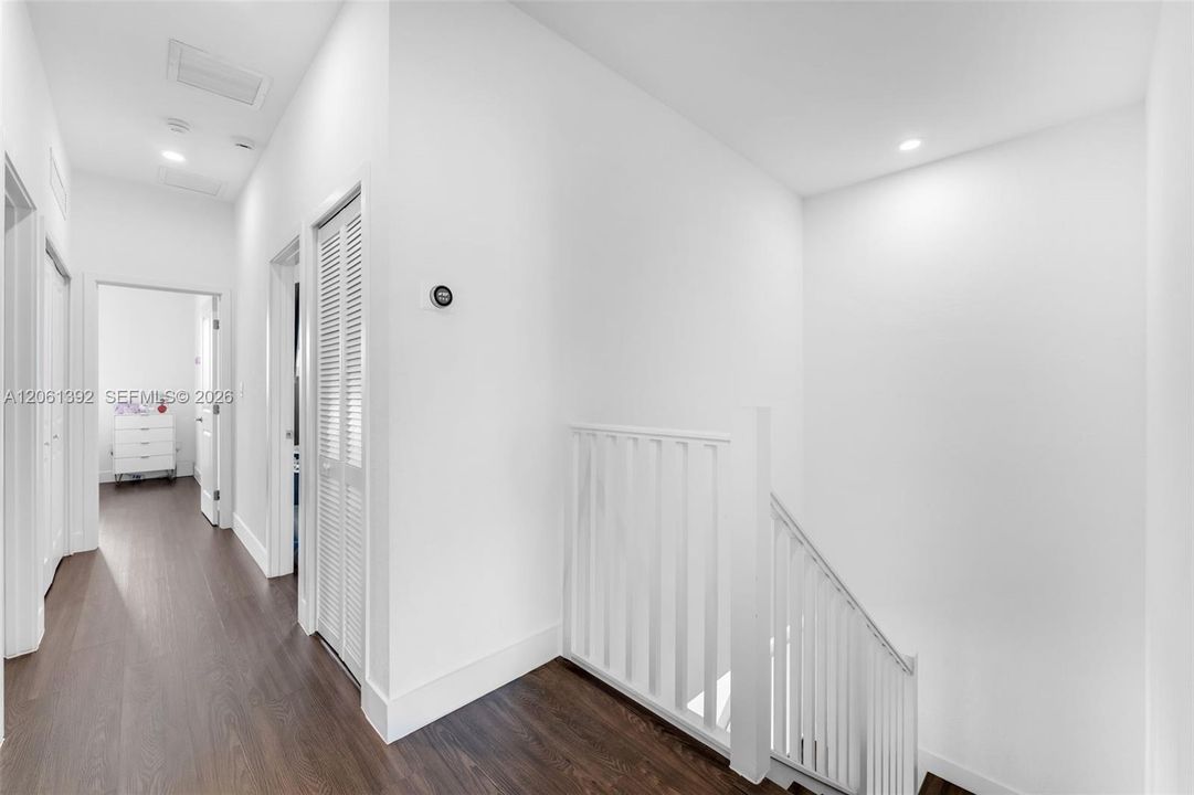 En Venta: $615,000 (3 camas, 3 baños, 1824 Pies cuadrados)