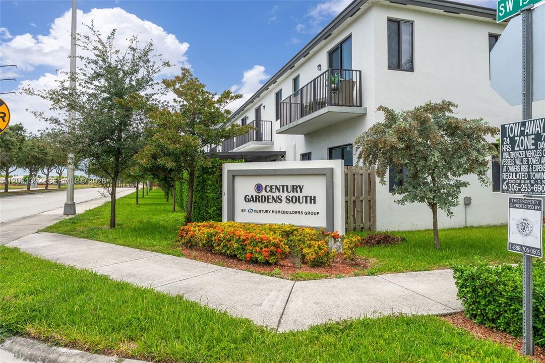 En Venta: $615,000 (3 camas, 3 baños, 1824 Pies cuadrados)