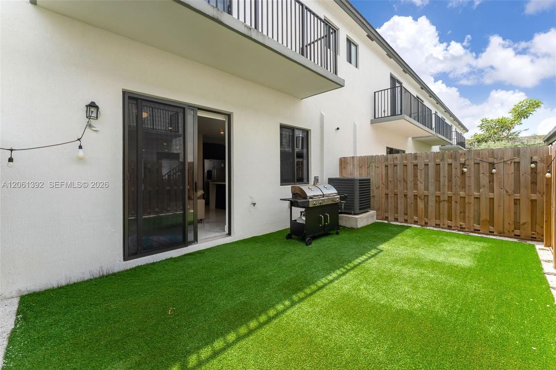 En Venta: $615,000 (3 camas, 3 baños, 1824 Pies cuadrados)