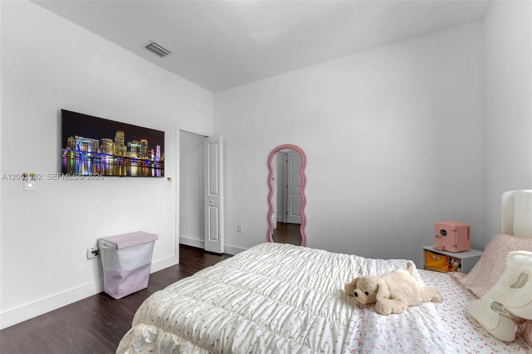 En Venta: $615,000 (3 camas, 3 baños, 1824 Pies cuadrados)