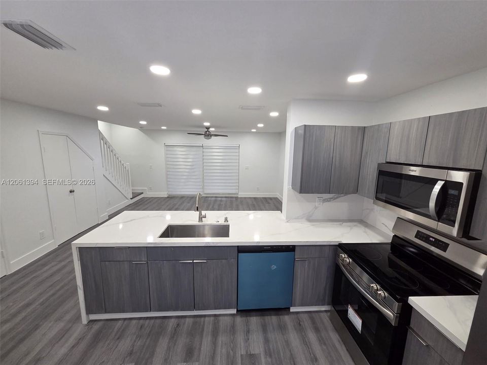 В аренду: $2,700 (2 спален, 1 ванн, 1114 Квадратных фут)
