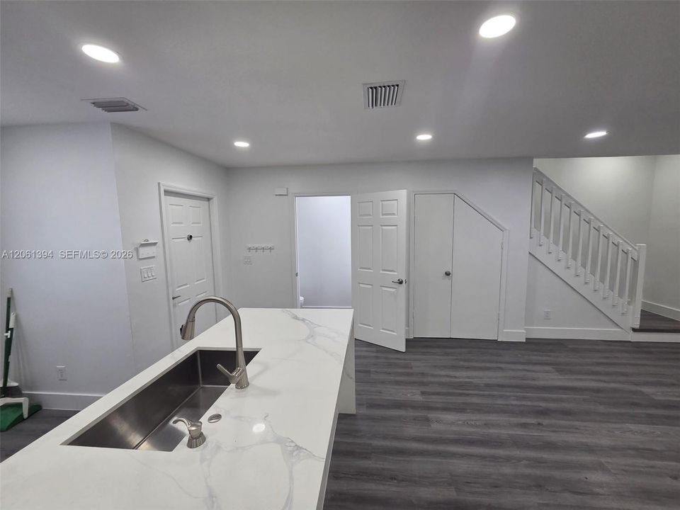 В аренду: $2,700 (2 спален, 1 ванн, 1114 Квадратных фут)