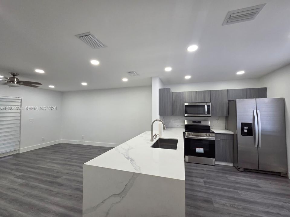 В аренду: $2,700 (2 спален, 1 ванн, 1114 Квадратных фут)