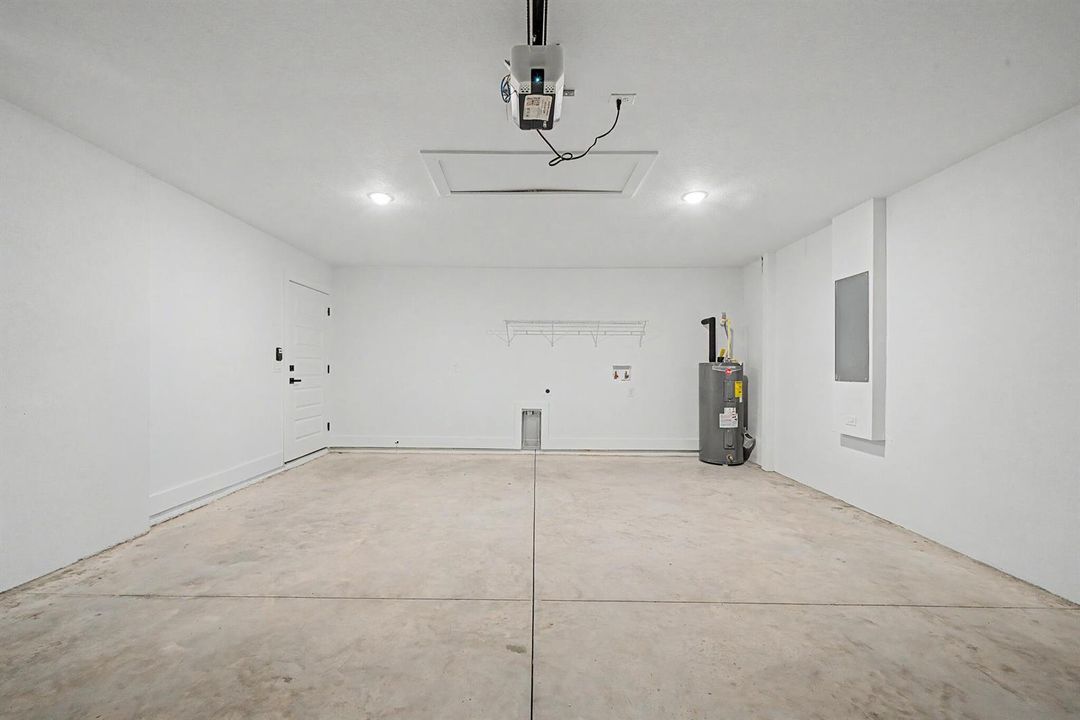 interior - garage 2