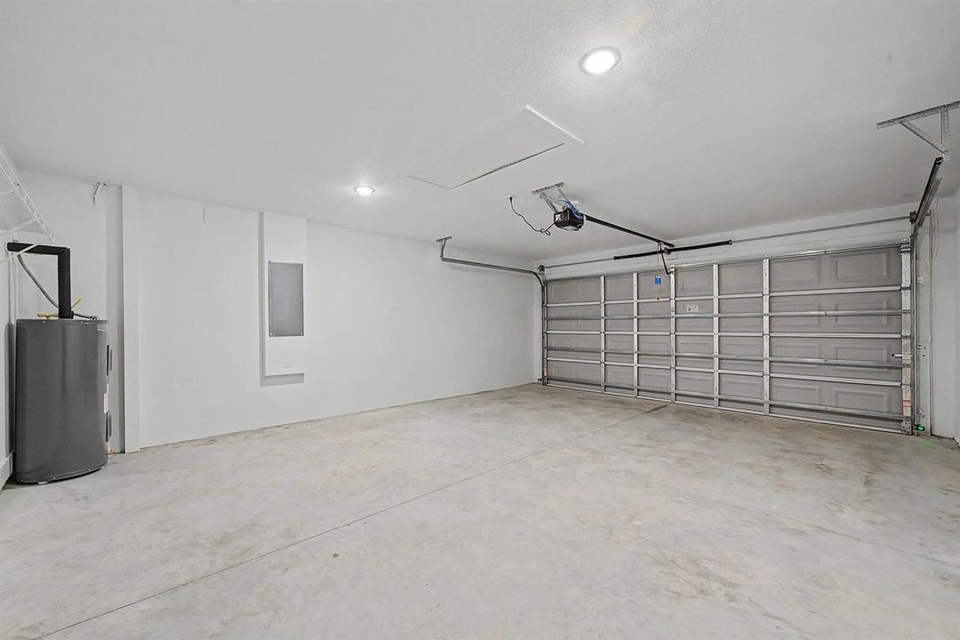 interior - garage 1