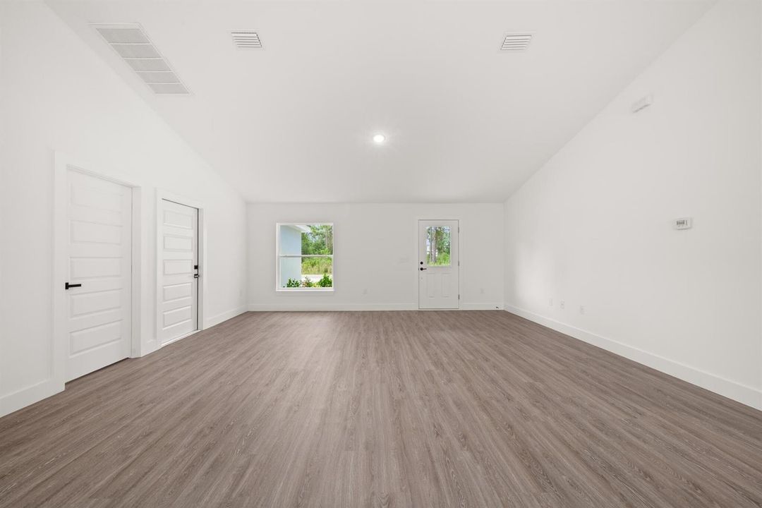 interior - living room 2 (1)