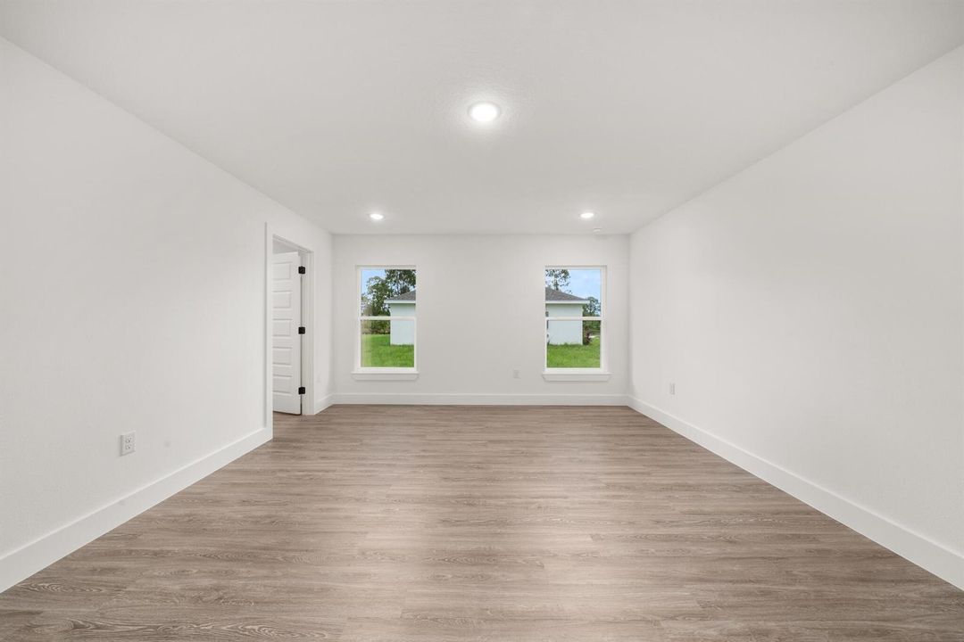 interior - master bedroom 2 (1)