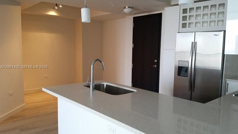 В аренду: $4,600 (2 спален, 2 ванн, 1097 Квадратных фут)