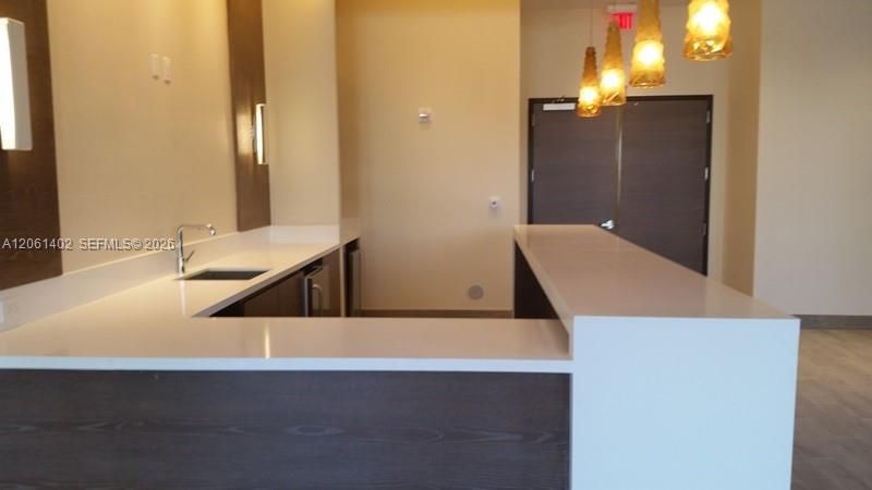 В аренду: $4,600 (2 спален, 2 ванн, 1097 Квадратных фут)