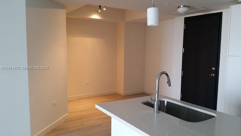 В аренду: $4,600 (2 спален, 2 ванн, 1097 Квадратных фут)
