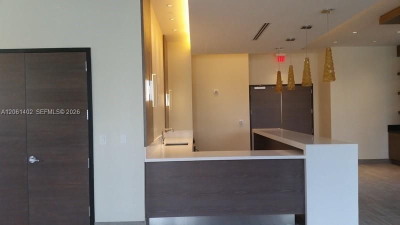 В аренду: $4,600 (2 спален, 2 ванн, 1097 Квадратных фут)