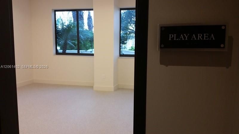 В аренду: $4,600 (2 спален, 2 ванн, 1097 Квадратных фут)