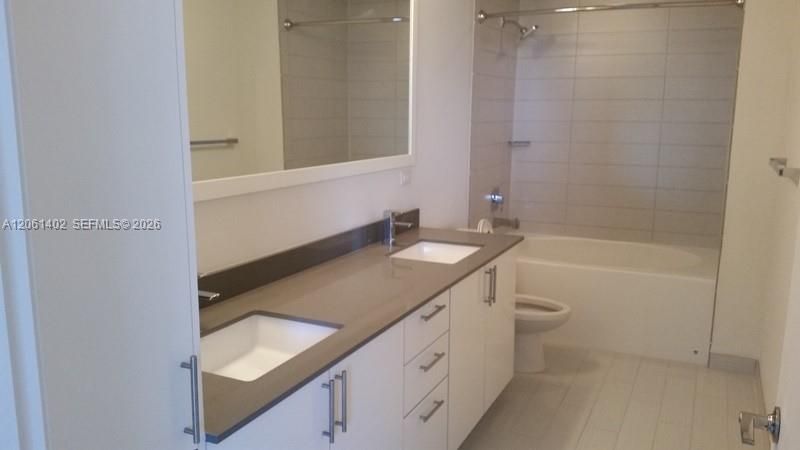 В аренду: $4,600 (2 спален, 2 ванн, 1097 Квадратных фут)
