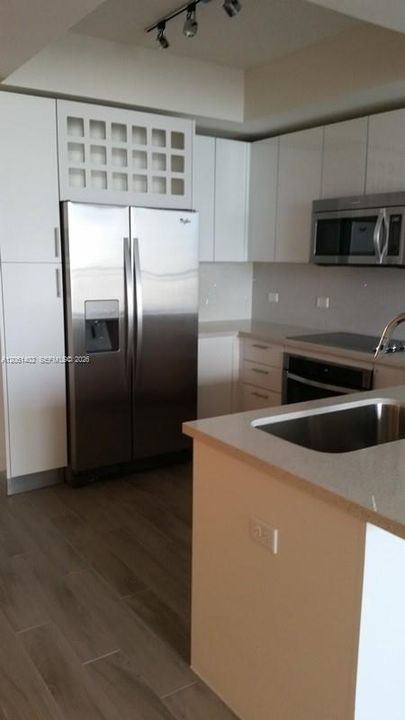 В аренду: $4,600 (2 спален, 2 ванн, 1097 Квадратных фут)