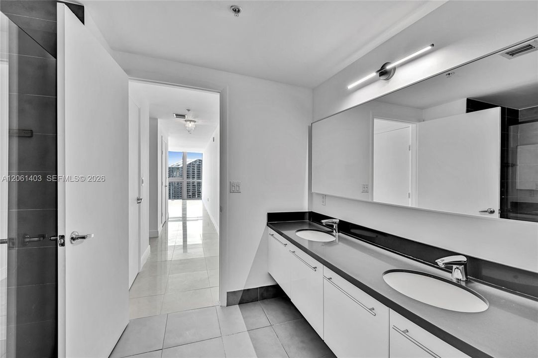En Venta: $1,750,000 (3 camas, 3 baños, 2456 Pies cuadrados)