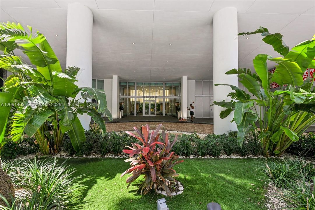 En Venta: $1,750,000 (3 camas, 3 baños, 2456 Pies cuadrados)