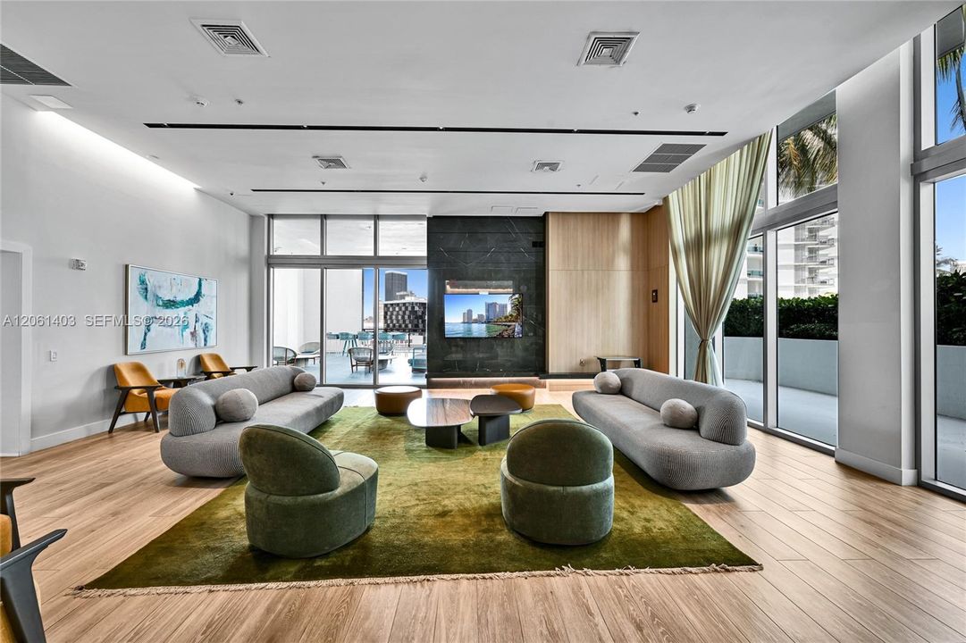 En Venta: $1,750,000 (3 camas, 3 baños, 2456 Pies cuadrados)
