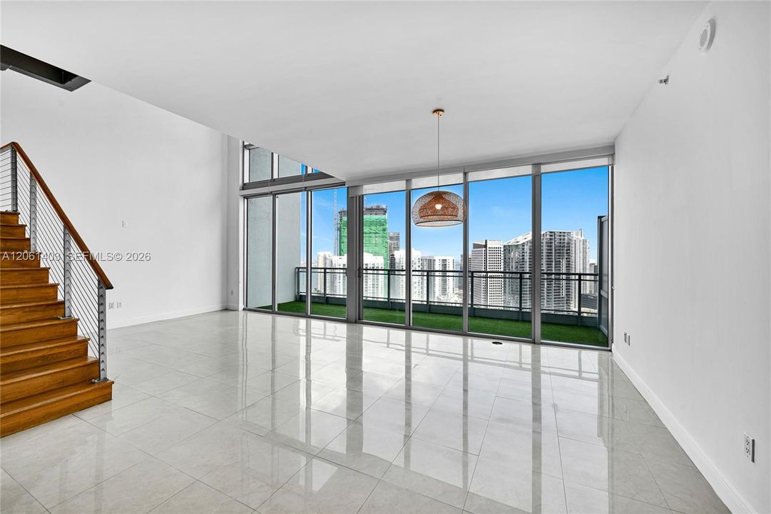 En Venta: $1,750,000 (3 camas, 3 baños, 2456 Pies cuadrados)
