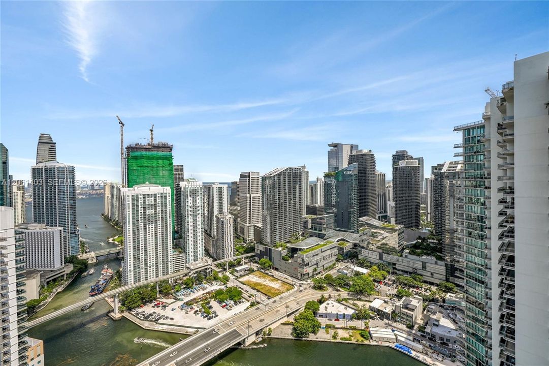 En Venta: $1,750,000 (3 camas, 3 baños, 2456 Pies cuadrados)