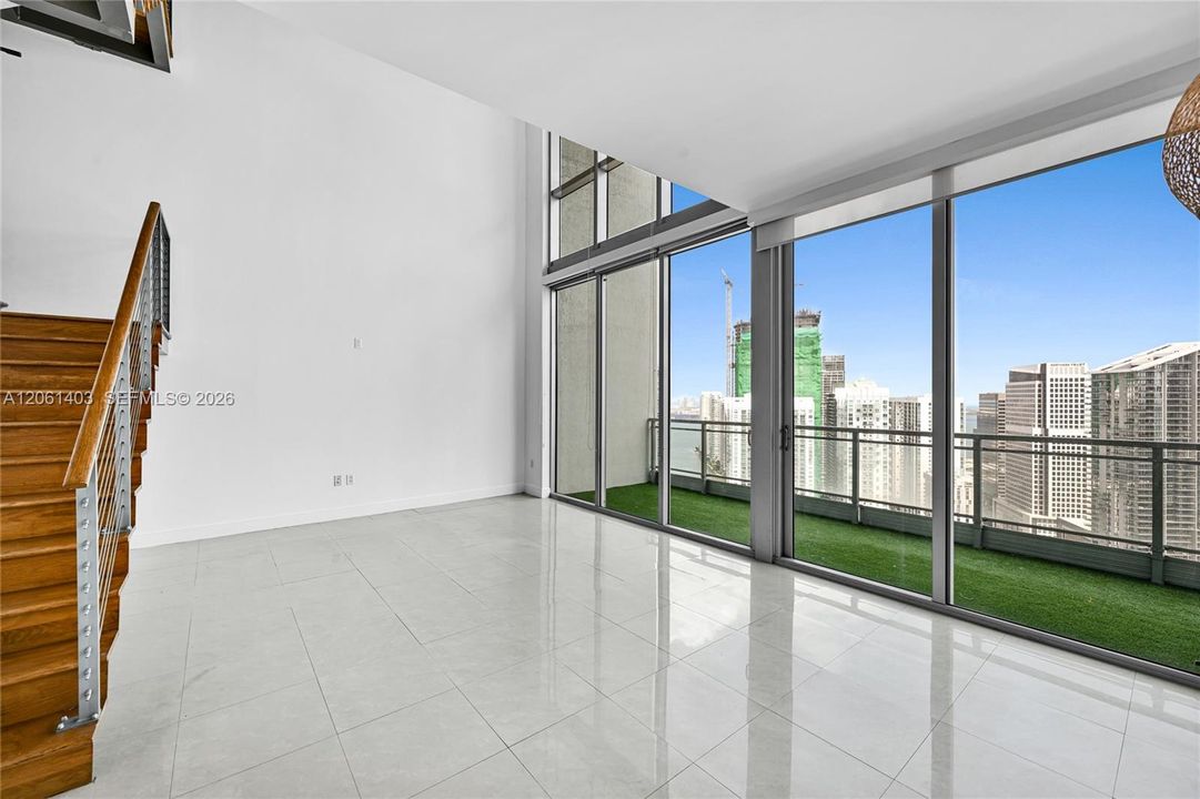 En Venta: $1,750,000 (3 camas, 3 baños, 2456 Pies cuadrados)