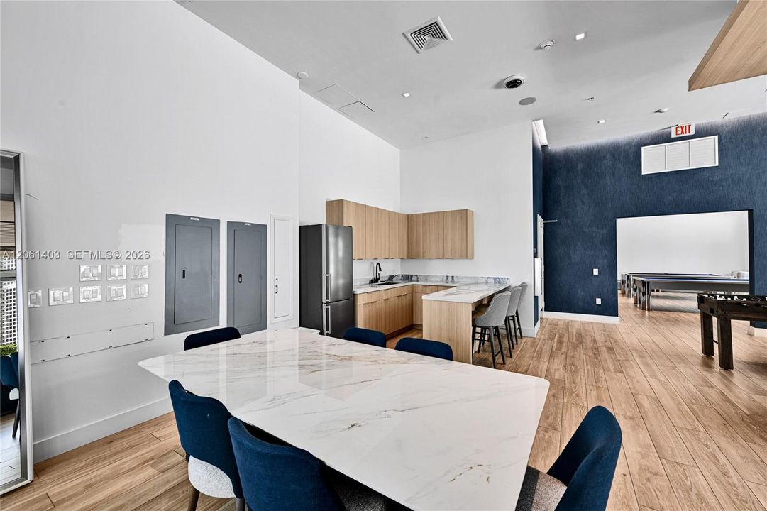 En Venta: $1,750,000 (3 camas, 3 baños, 2456 Pies cuadrados)