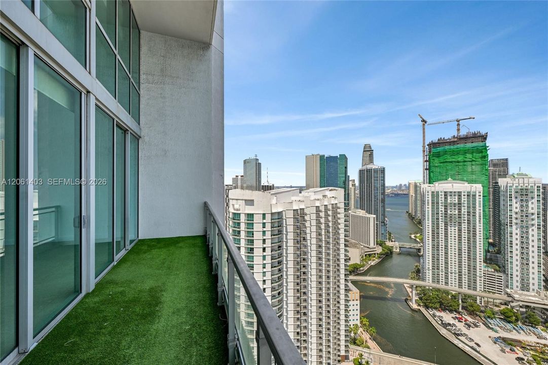 En Venta: $1,750,000 (3 camas, 3 baños, 2456 Pies cuadrados)