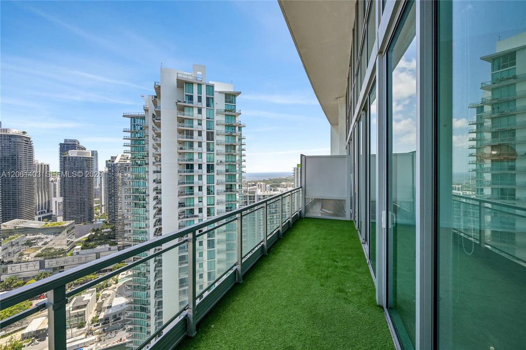 En Venta: $1,750,000 (3 camas, 3 baños, 2456 Pies cuadrados)