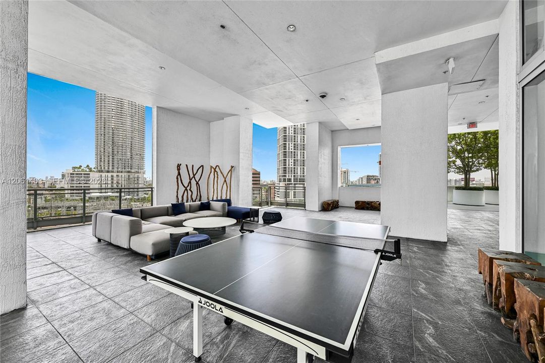 En Venta: $1,750,000 (3 camas, 3 baños, 2456 Pies cuadrados)