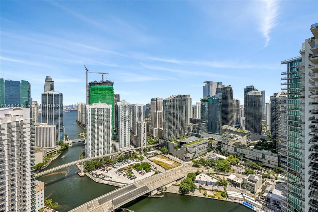 En Venta: $1,750,000 (3 camas, 3 baños, 2456 Pies cuadrados)