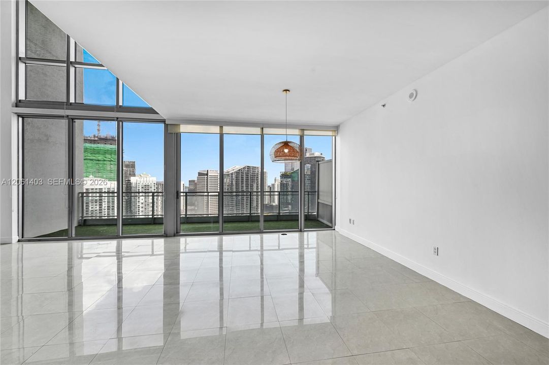 En Venta: $1,750,000 (3 camas, 3 baños, 2456 Pies cuadrados)