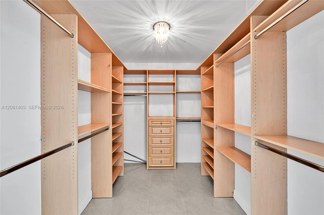En Venta: $1,750,000 (3 camas, 3 baños, 2456 Pies cuadrados)