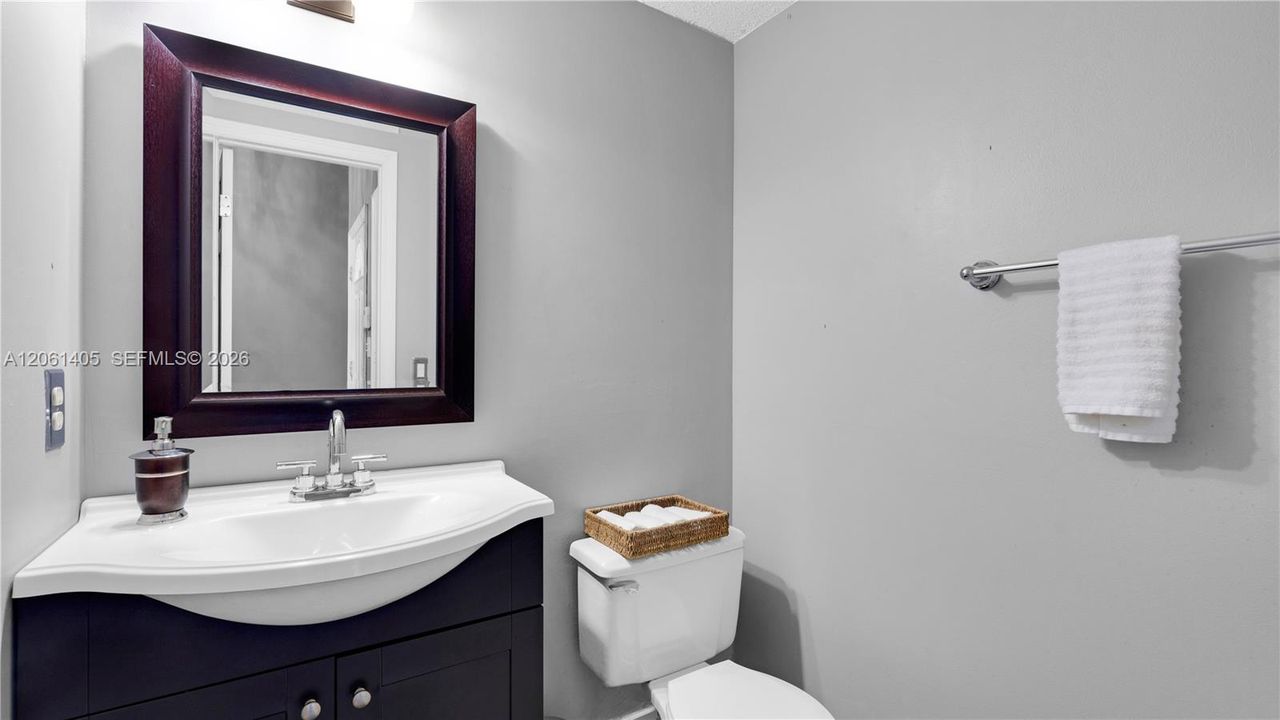 1/2 BATHROOM