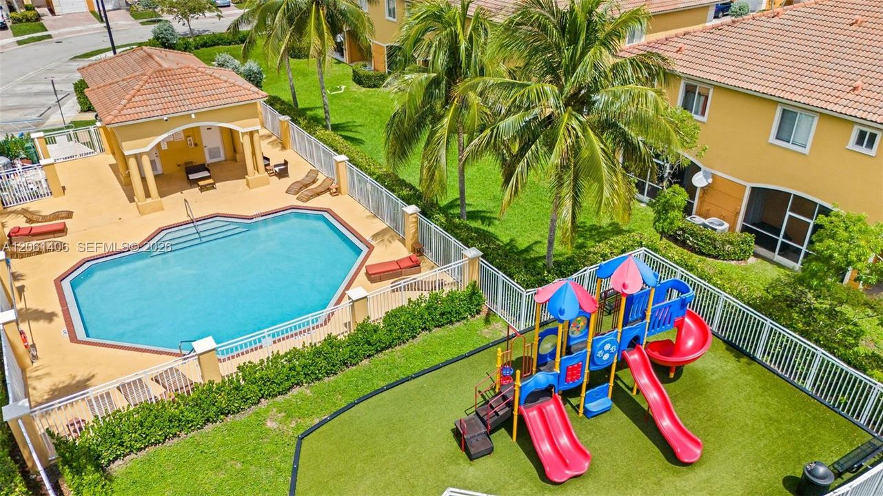 На продажу: $399,900 (3 спален, 2 ванн, 1356 Квадратных фут)