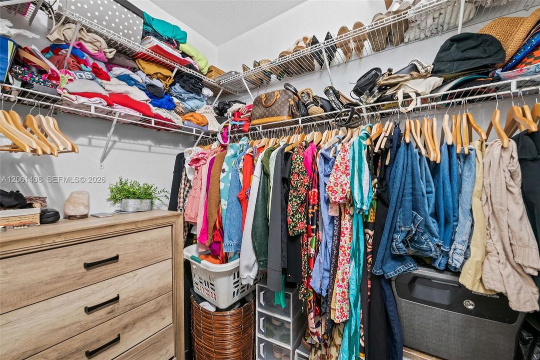 На продажу: $399,900 (3 спален, 2 ванн, 1356 Квадратных фут)