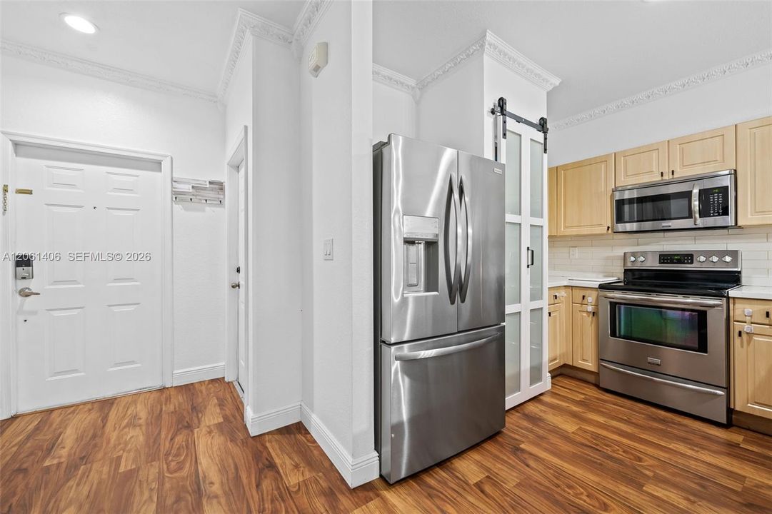 На продажу: $399,900 (3 спален, 2 ванн, 1356 Квадратных фут)