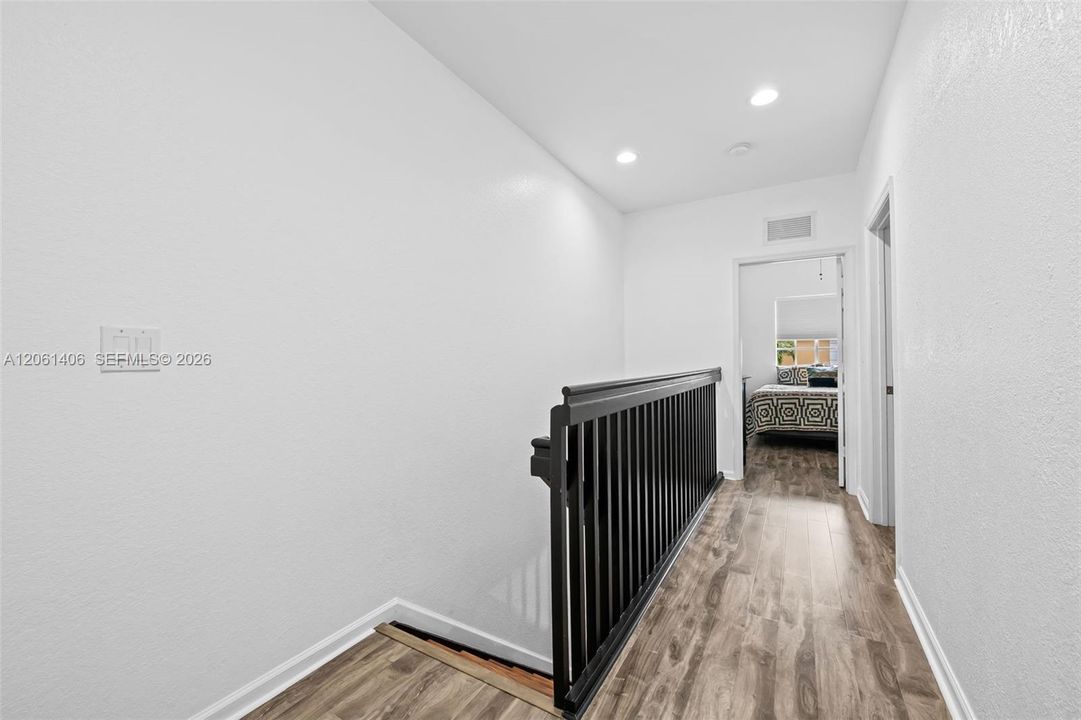 На продажу: $399,900 (3 спален, 2 ванн, 1356 Квадратных фут)