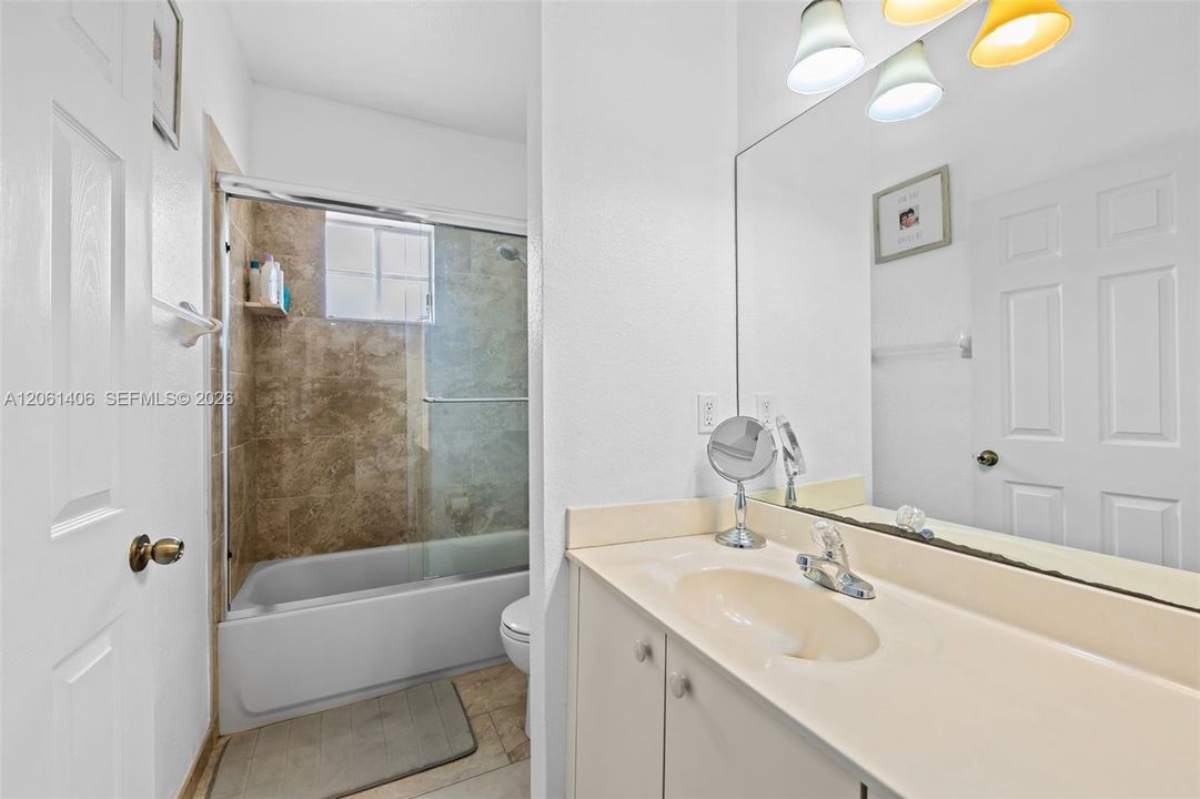 На продажу: $399,900 (3 спален, 2 ванн, 1356 Квадратных фут)