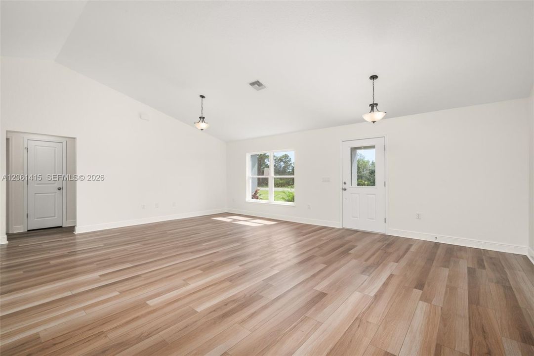 En Venta: $292,000 (3 camas, 2 baños, 1795 Pies cuadrados)